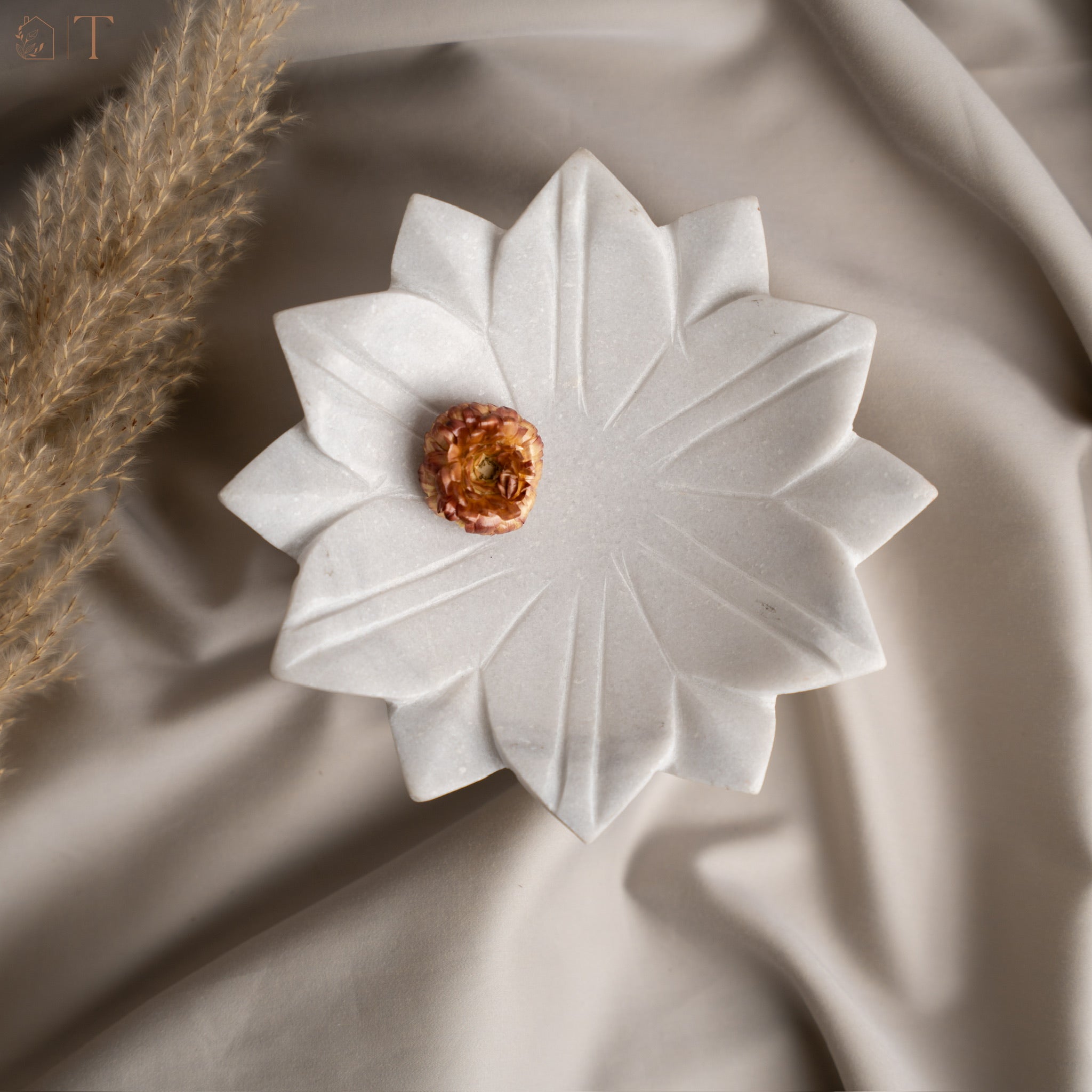 Lotus Marble Urli